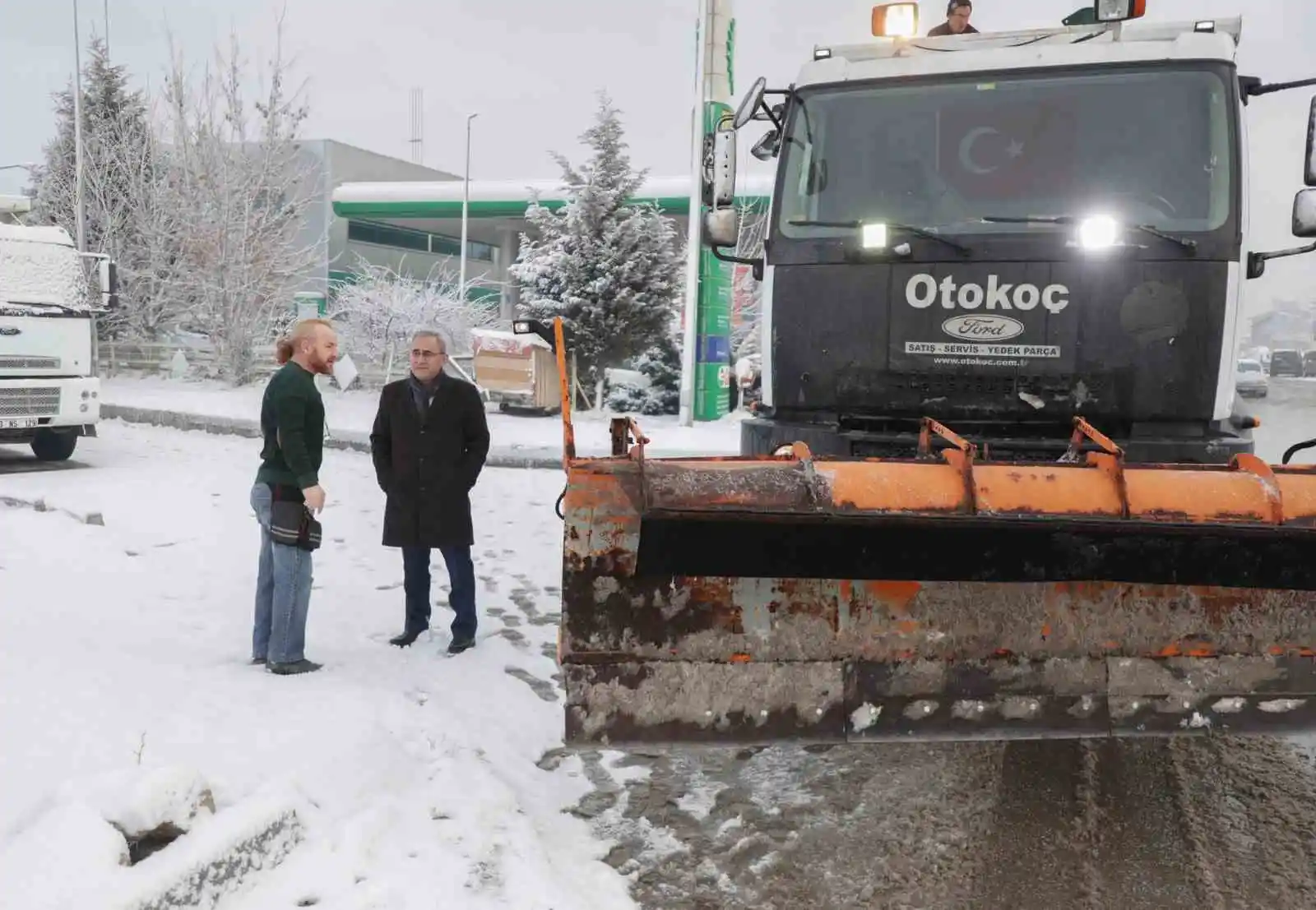 Kütahya’da kar küreme, temizleme ve tuzlama çalışmaları