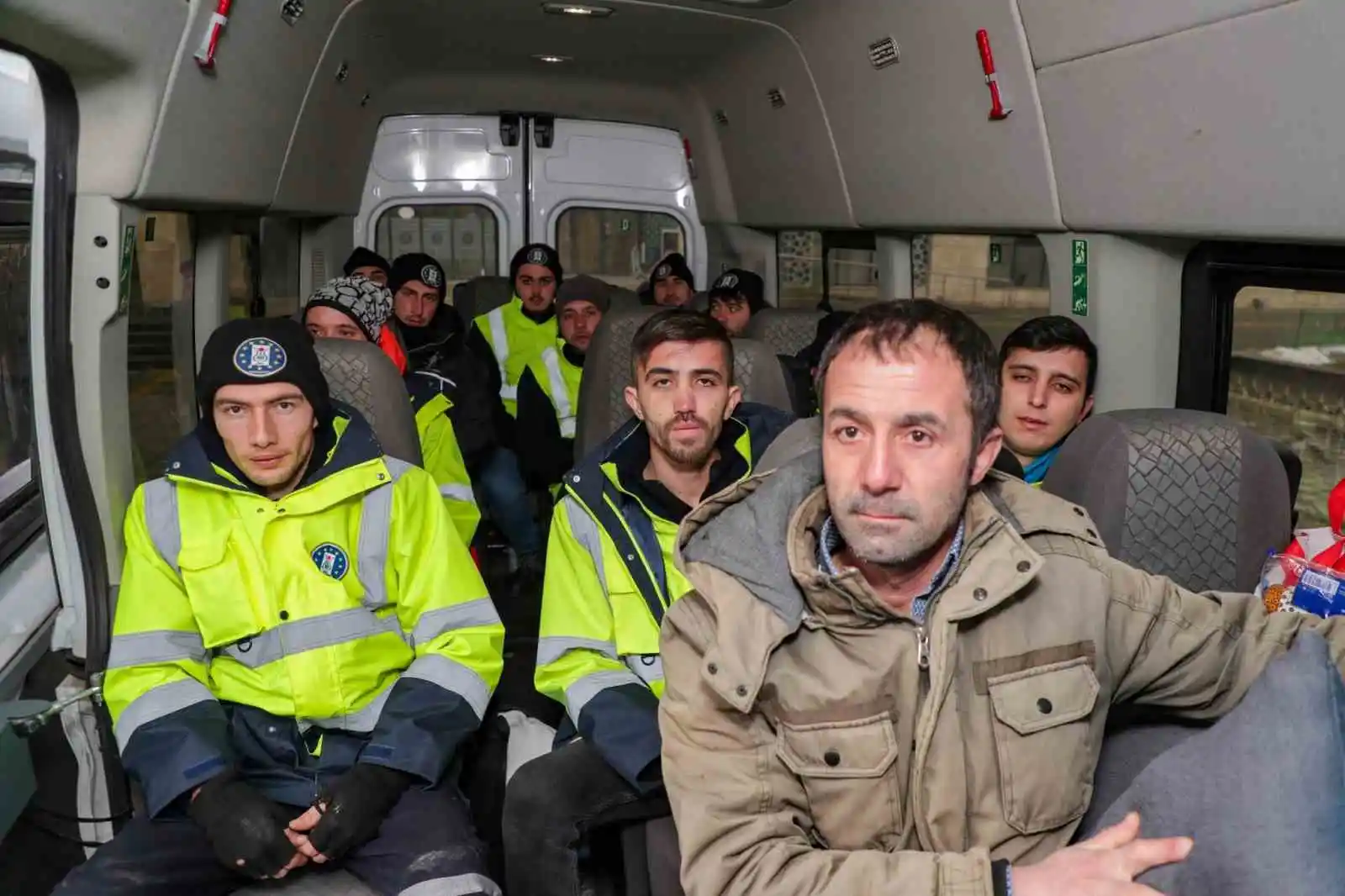 Kütahya'dan deprem bölgesine 11 kişiden oluşan temizlik ekibi
