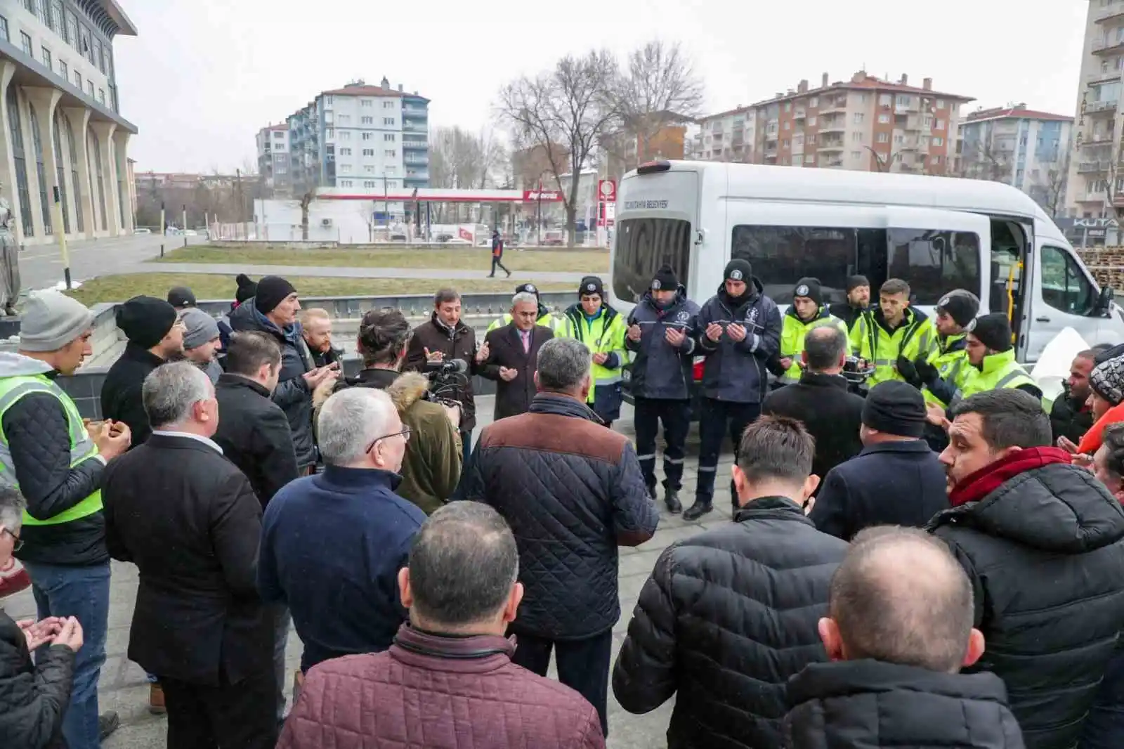 Kütahya’dan deprem bölgesine 11 kişiden oluşan temizlik ekibi