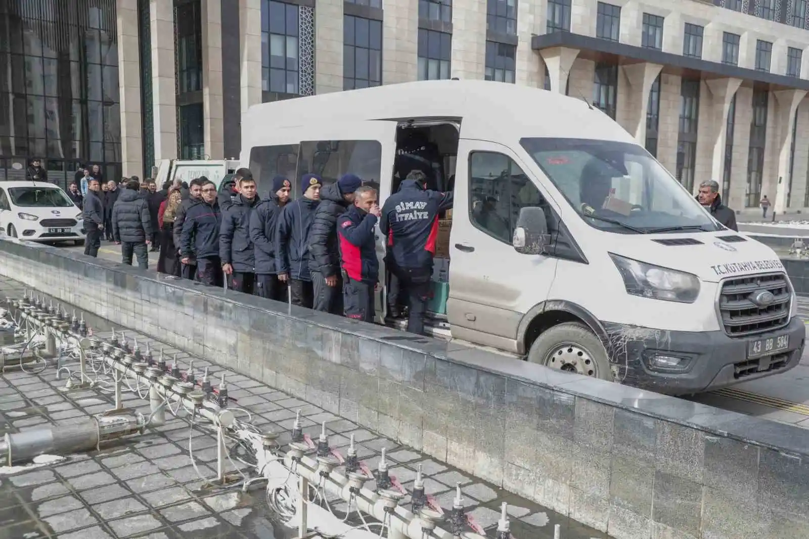 Kütahya’dan deprem bölgesine 2 araç ve 14 personel daha sevk edildi