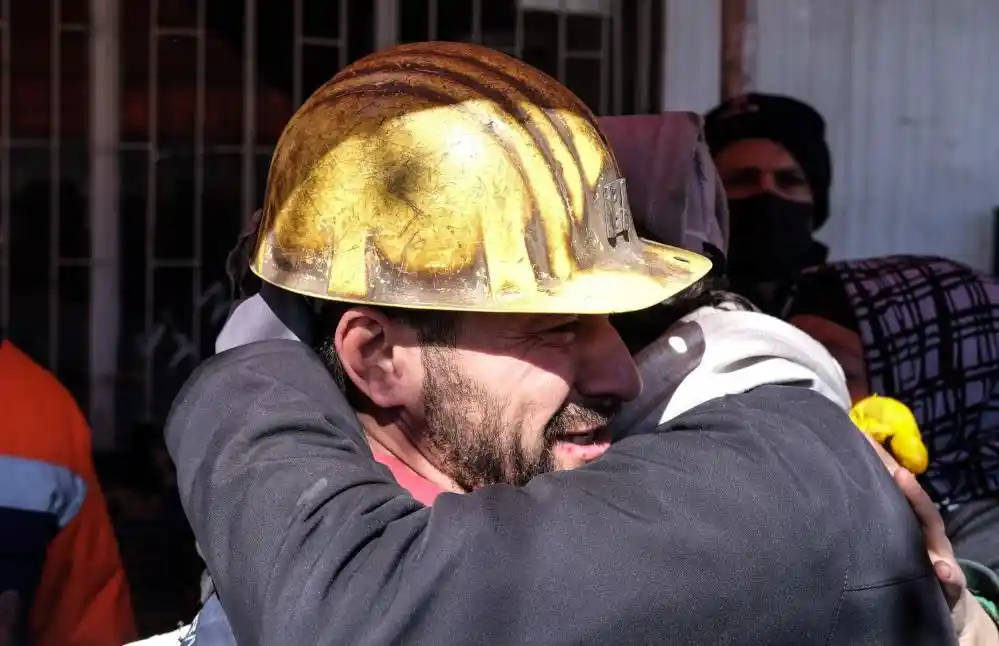 Madenciler, depremdeki başarılı çalışmaları ile dikkat çekti
