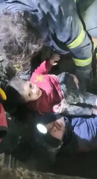 Malatya’da 45 saat sonra 6 yaşındaki Abdullah enkaz altından kurtarıldı