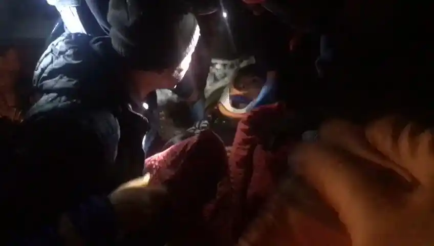 Malatya’da enkaz altında kalan çocuk böyle kurtarıldı