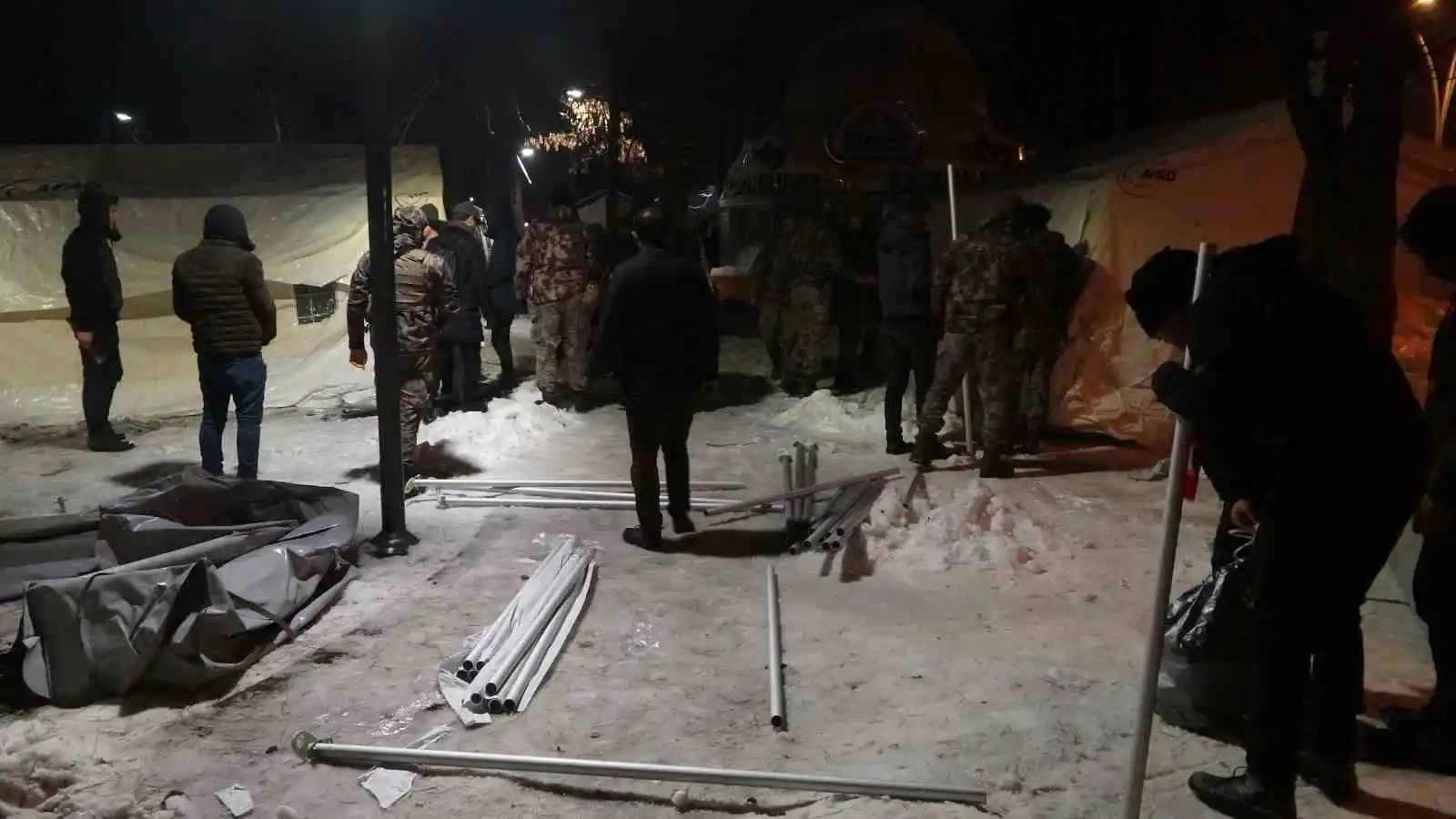 Malatya’da mehmetçik çadır kuruyor