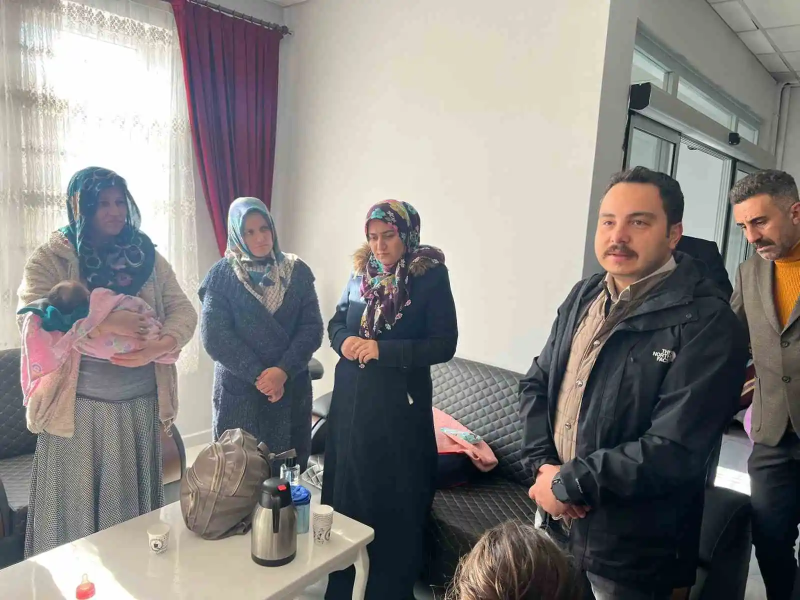 Malatya’dan Muradiye’ye gelen depremzedeler lojmana yerleştirildi
