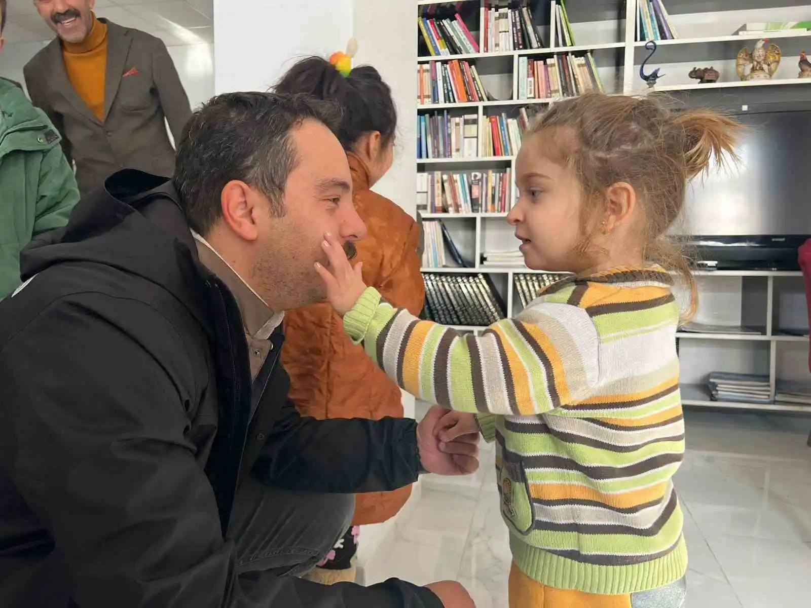 Malatya’dan Muradiye’ye gelen depremzedeler lojmana yerleştirildi
