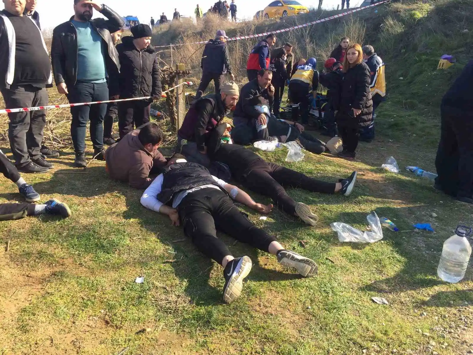 Manisa'da işçi servisine tır çarptı: 17 yaralı
