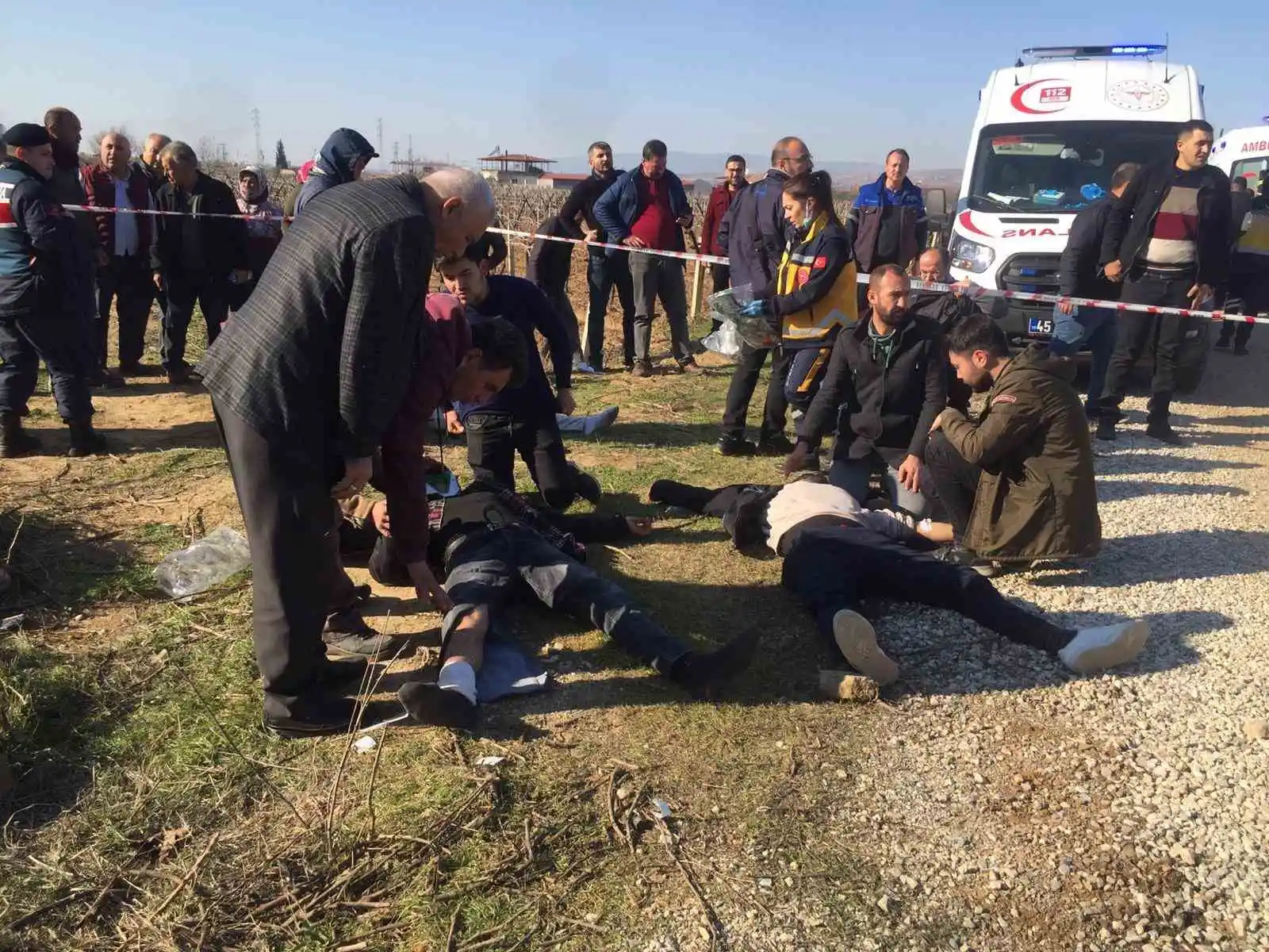 Manisa’da işçi servisine tır çarptı: 17 yaralı
