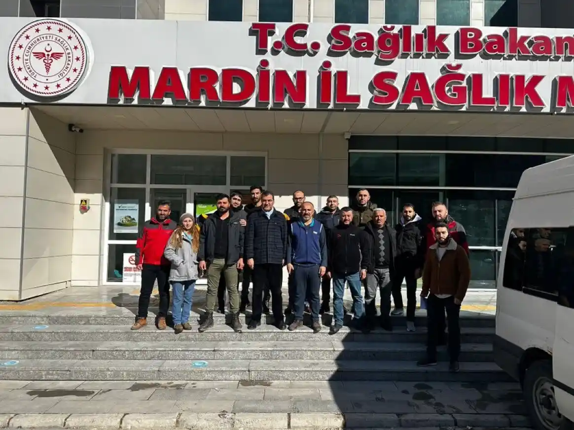 Mardin'de 10 sağlık çalışanı deprem bölgesine gönüllü olarak yola çıktı
