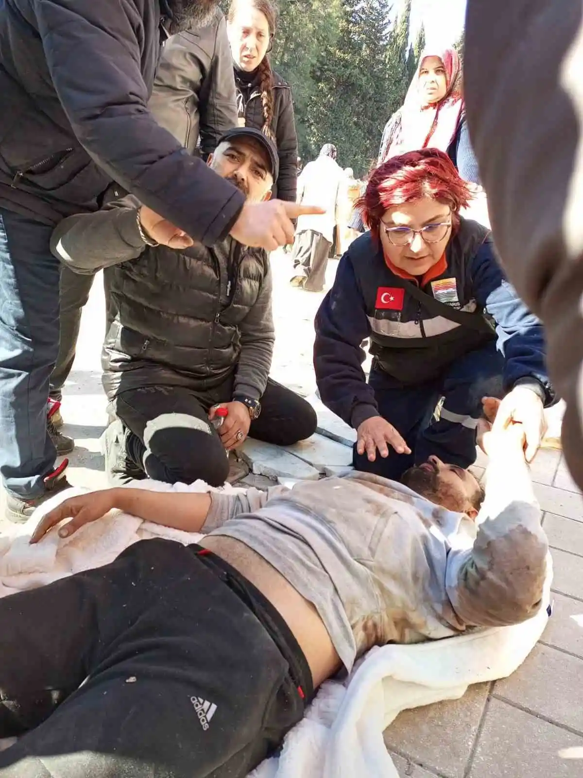 Marmaris Belediyesi ekipleri baba ve 3 kızını sağ olarak kurtardı