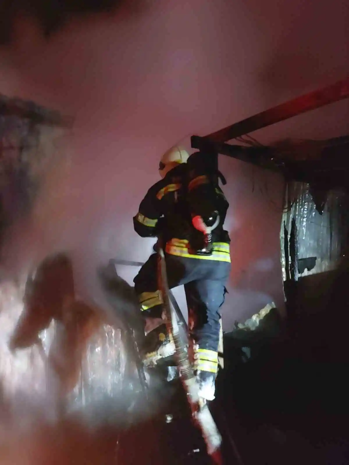 Marmaris’te prefabrik ev tamamen yandı
