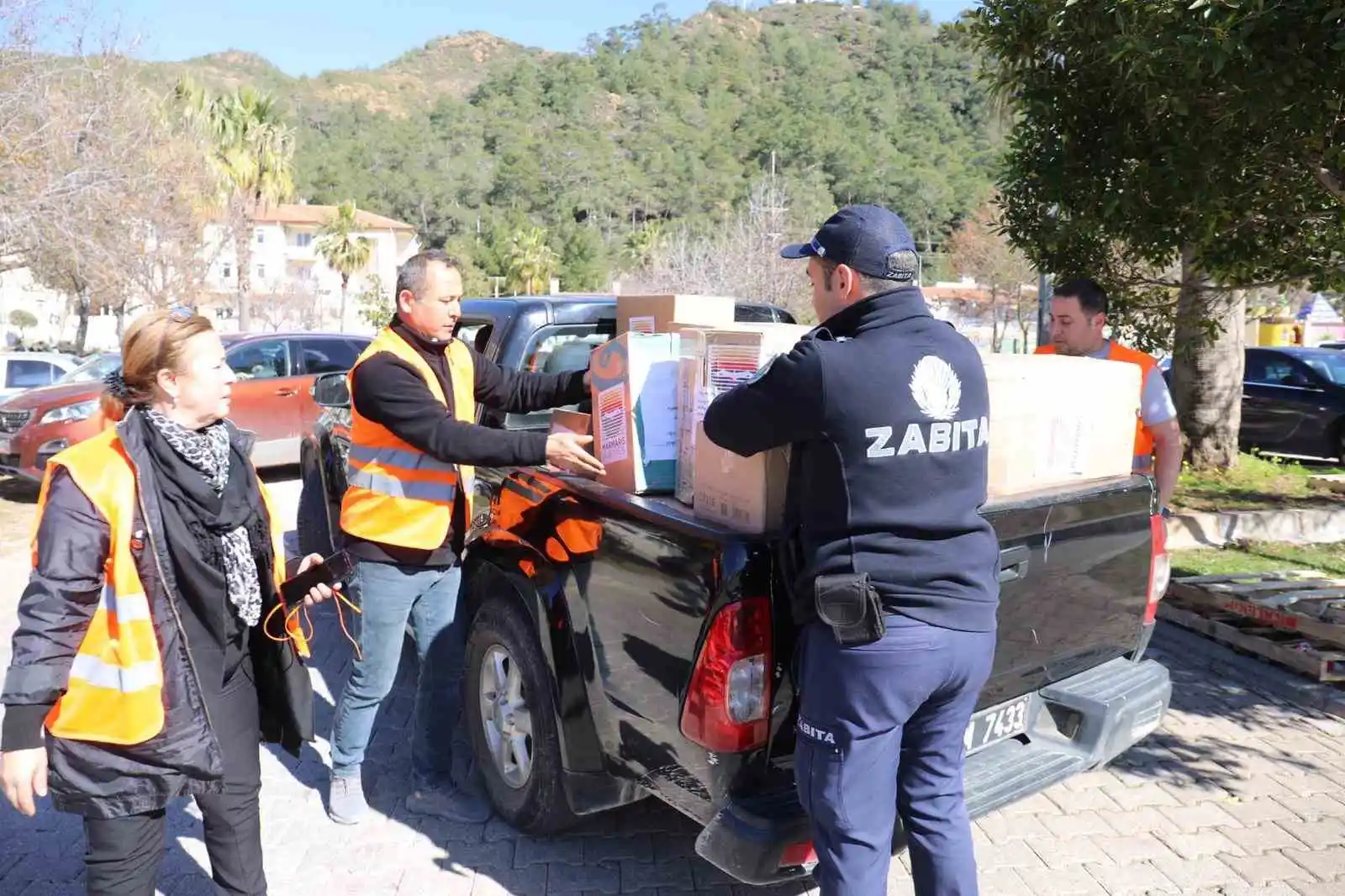 Marmaris’ten deprem bölgesine yardımlar sürüyor