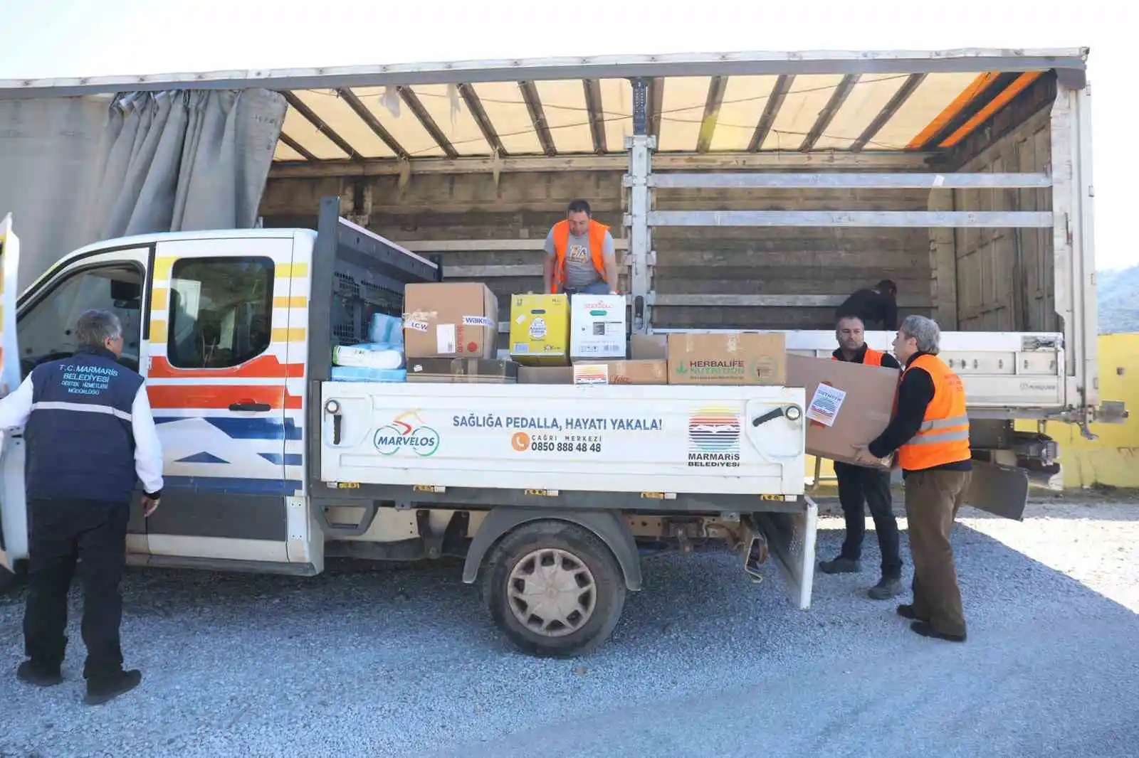 Marmaris’ten deprem bölgesine yardımlar sürüyor