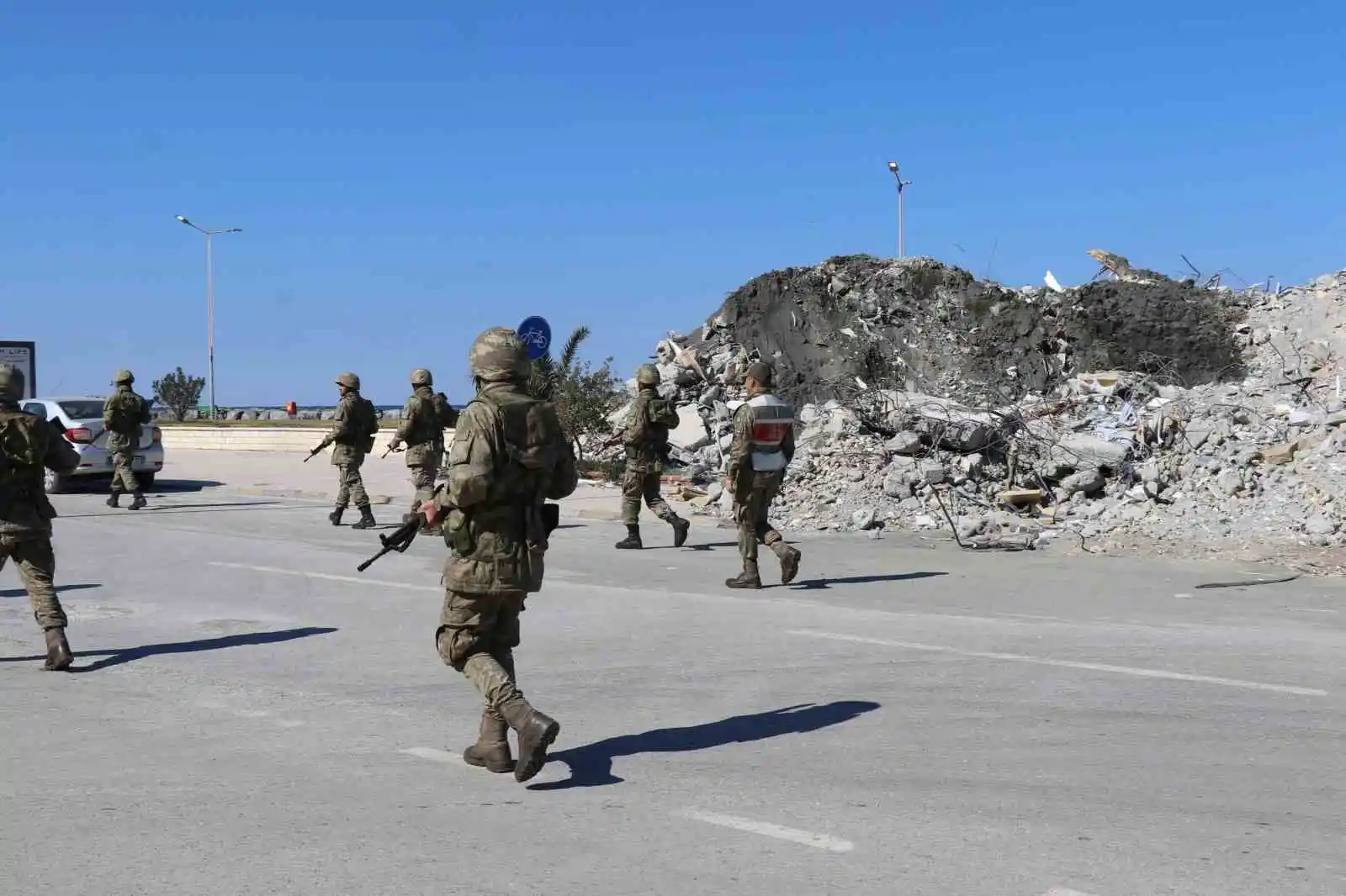 Mehmetçik deprem bölgesinde nöbette