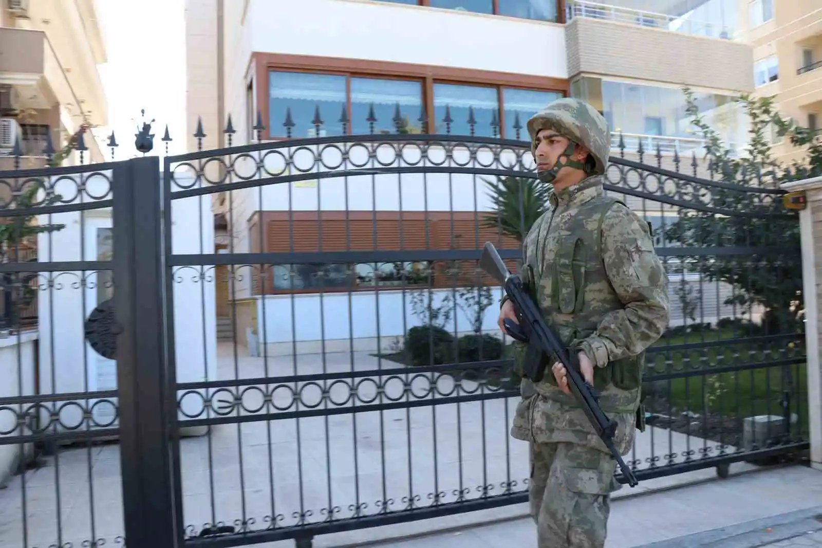 Mehmetçik deprem bölgesinde nöbette