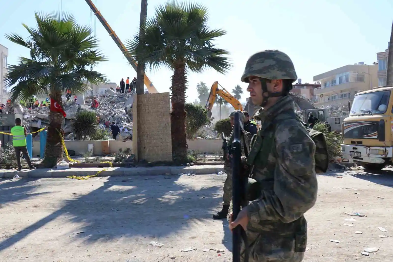 Mehmetçik deprem bölgesinde nöbette