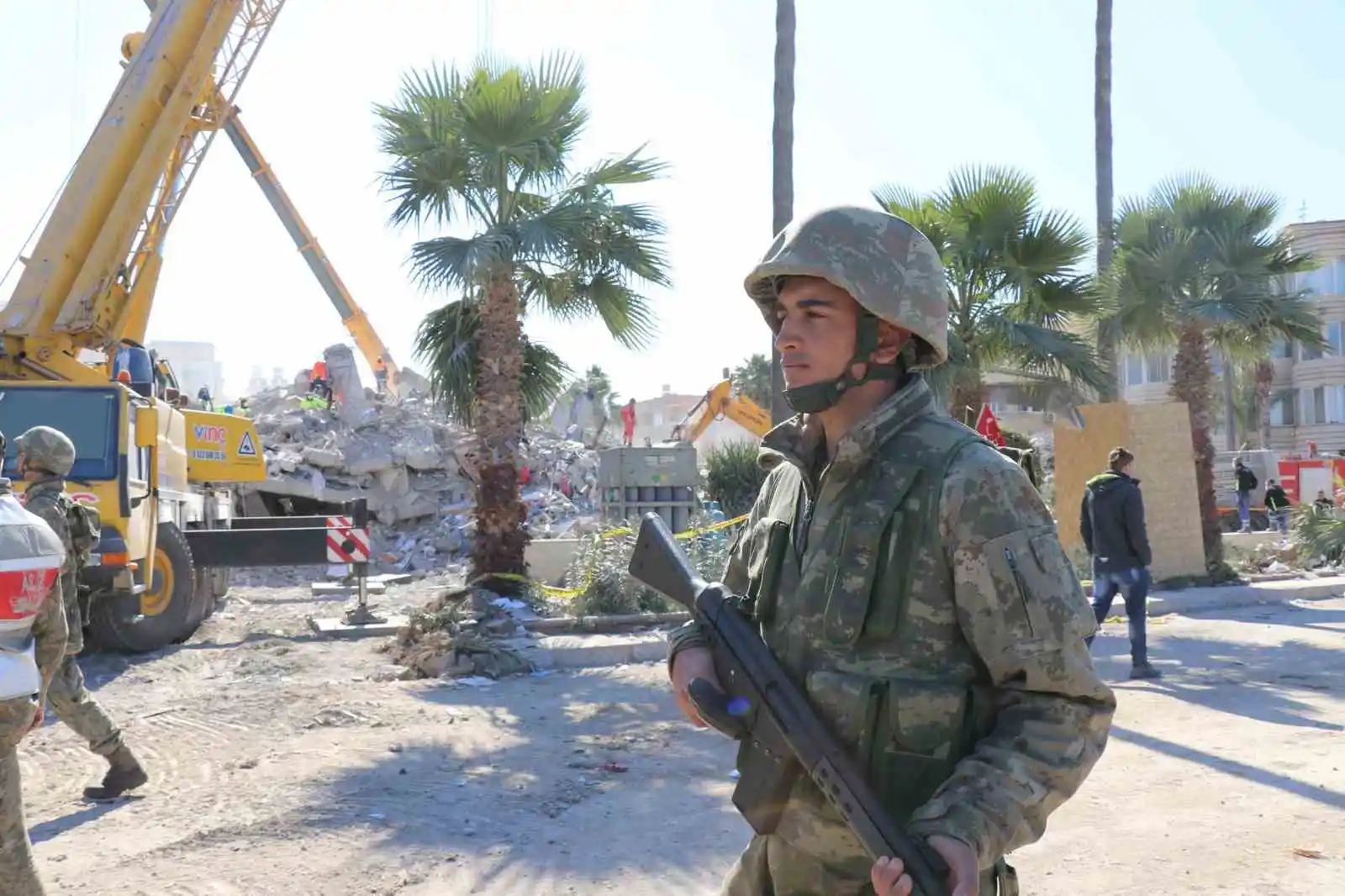 Mehmetçik deprem bölgesinde nöbette
