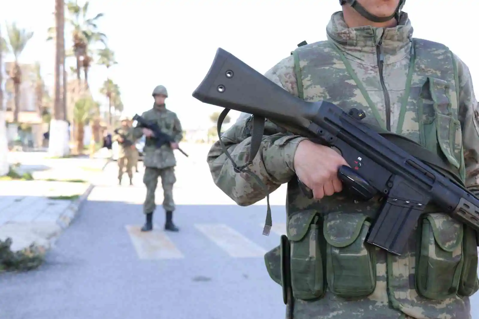Mehmetçik deprem bölgesinde nöbette