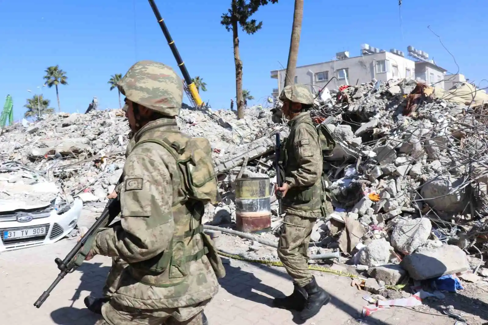 Mehmetçik deprem bölgesinde nöbette