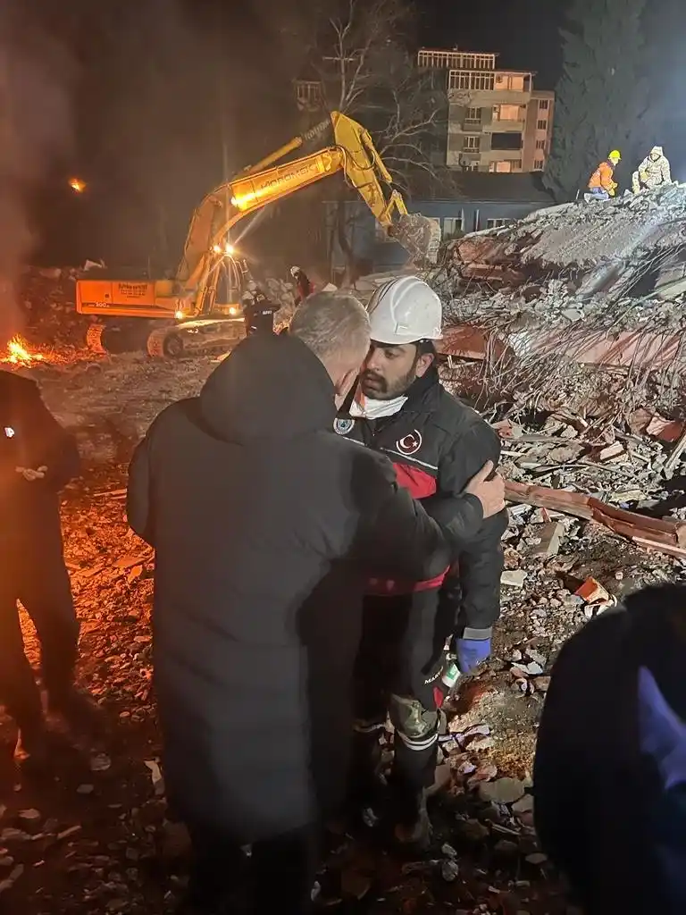 Menemen yardımları deprem bölgesinde