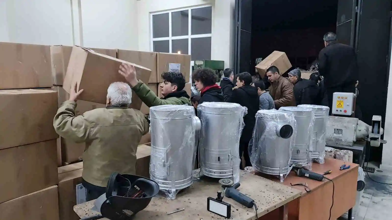 Meslek liselilerden deprem dayanışması