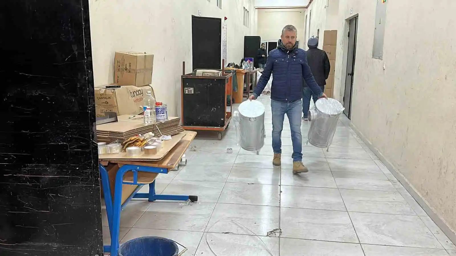 Meslek liselilerden deprem dayanışması