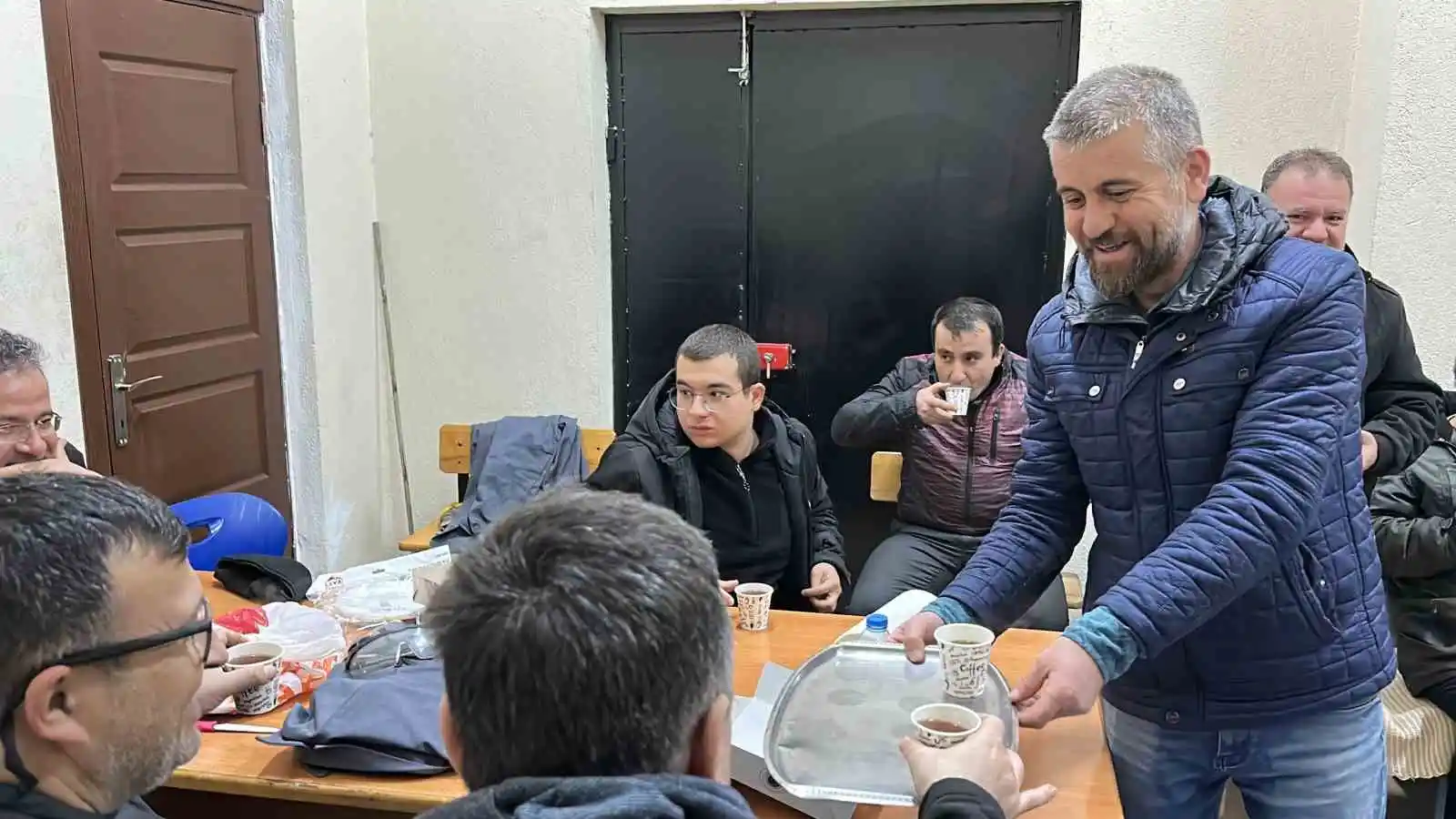 Meslek liselilerden deprem dayanışması