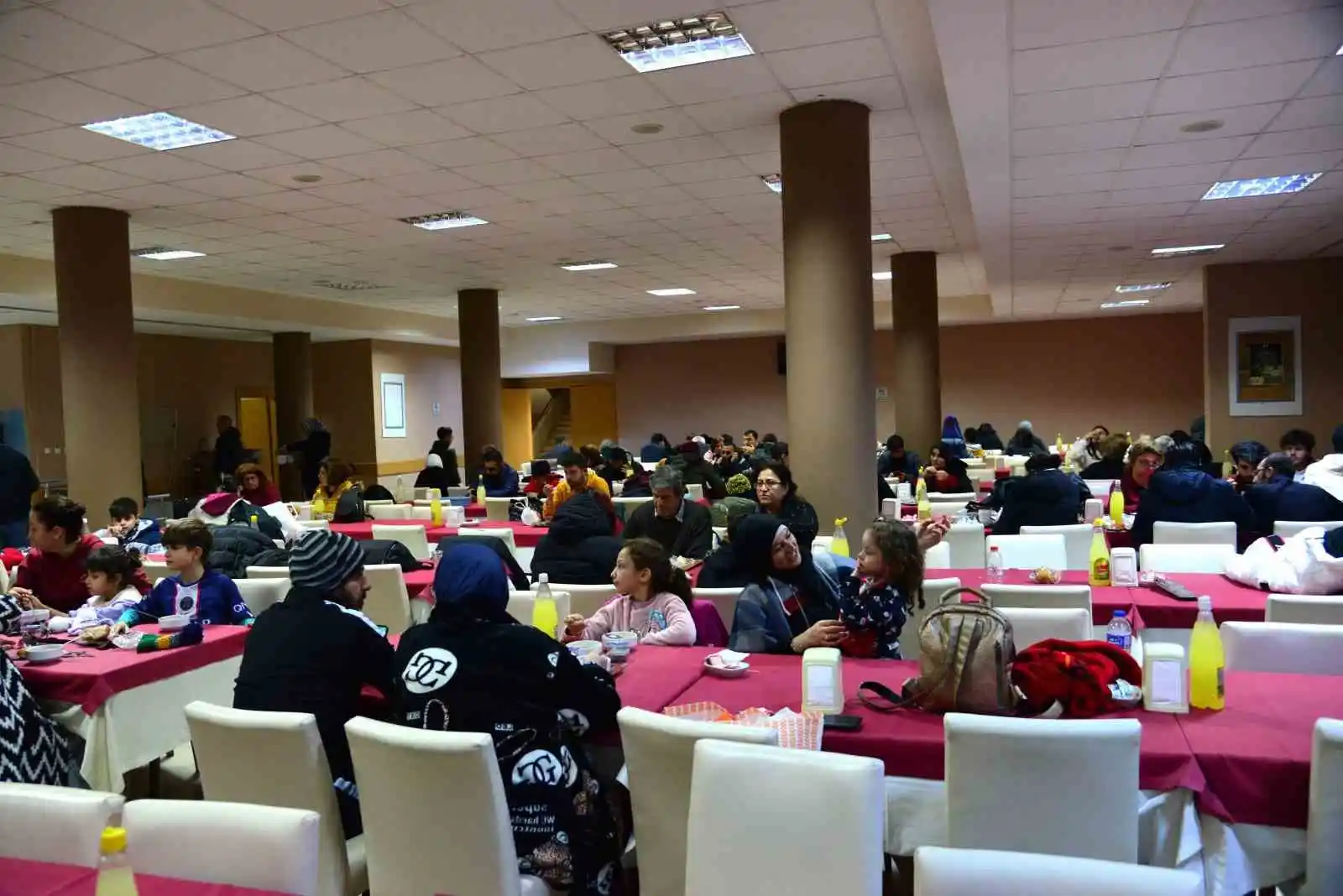 MEÜ tüm imkanlarıyla depremzedelerin yanında