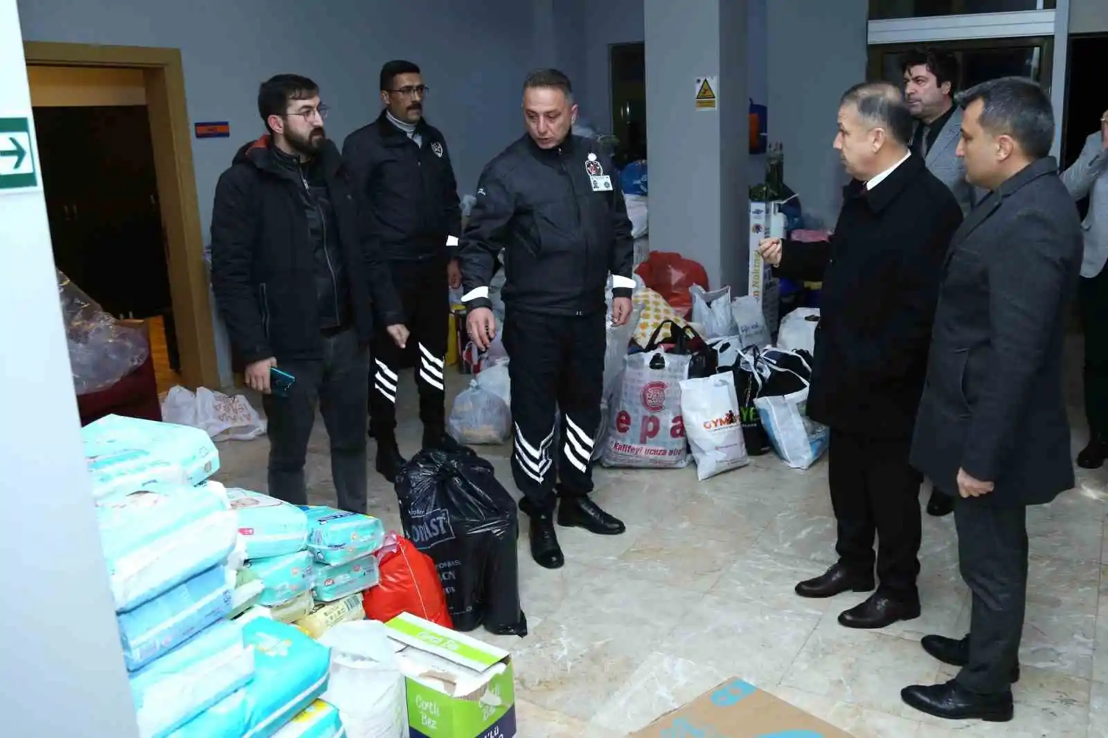 MEÜ tüm imkanlarıyla depremzedelerin yanında