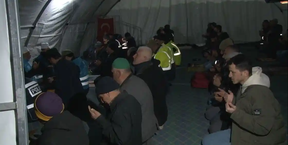 Mevlid Kandili bu kez çadır mescitte idrak edildi