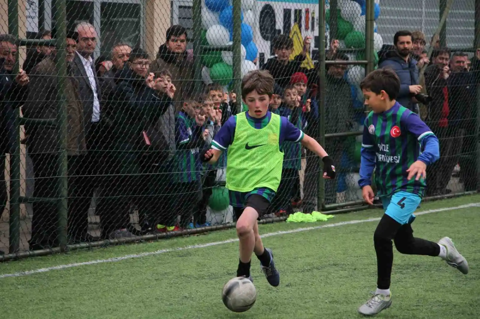 Minik futbolcular, Yiğit Demirel için top koşturdu
