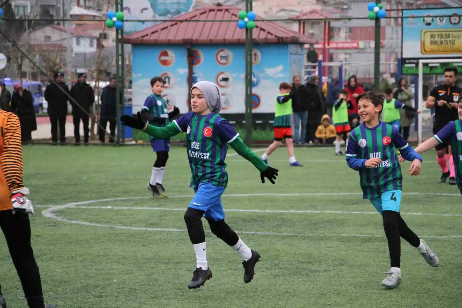 Minik futbolcular, Yiğit Demirel için top koşturdu