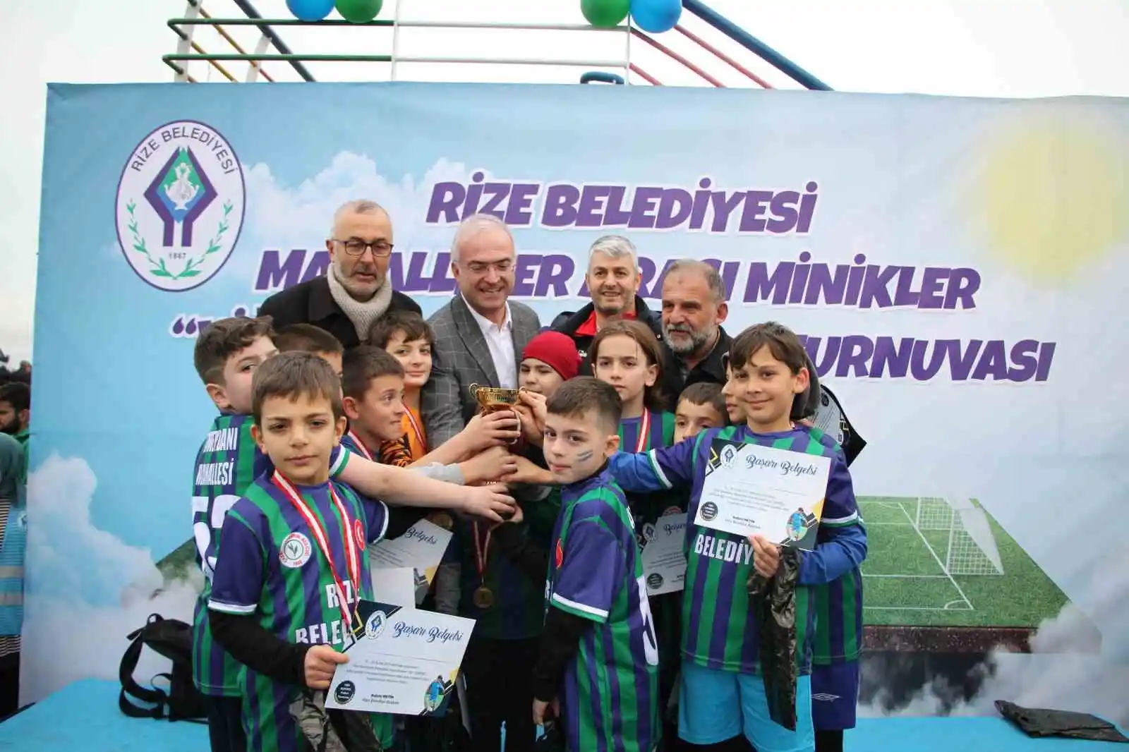 Minik futbolcular, Yiğit Demirel için top koşturdu
