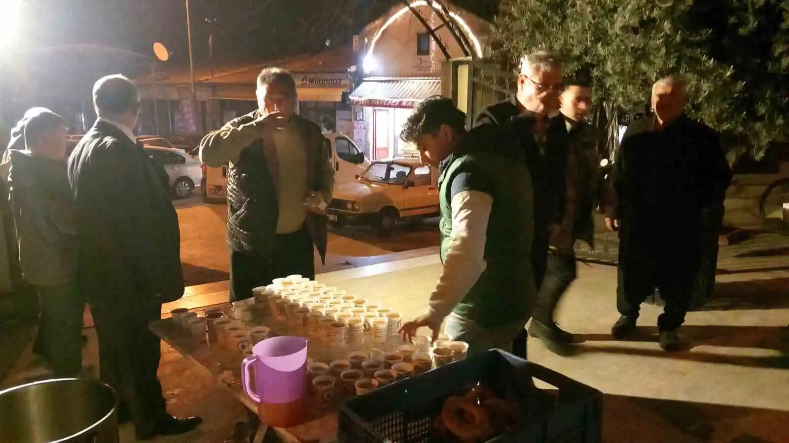 Miraç Kandili’nde vatandaşa kandil simidi dağıtıldı