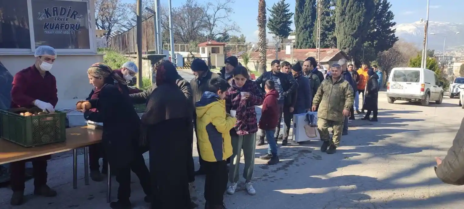 MSB: “11’inci Komando Tugayımız aralıksız sıcak yemek dağıtmayı sürdürüyor”