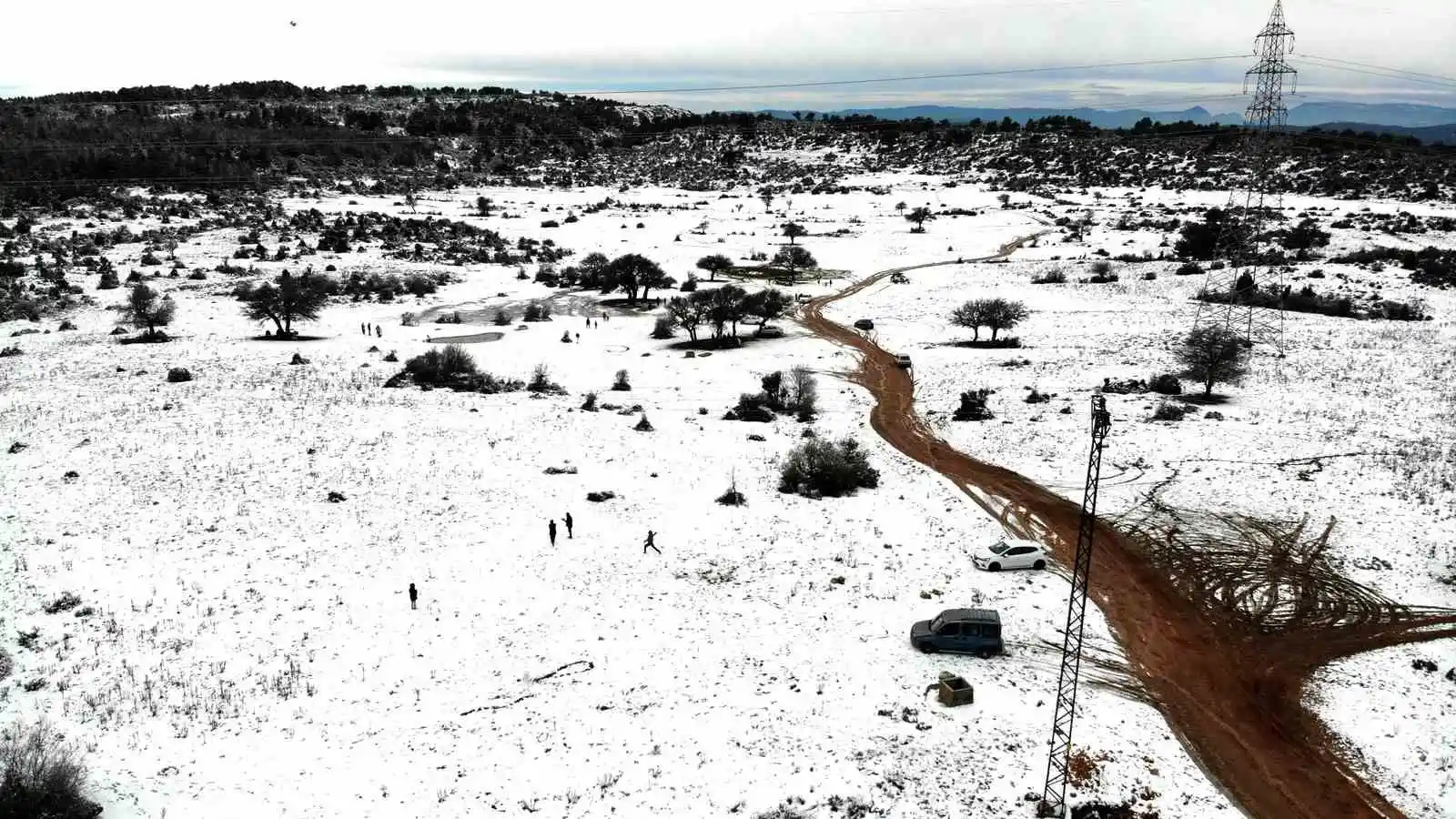Muğla’da kartpostallık kar manzarası
