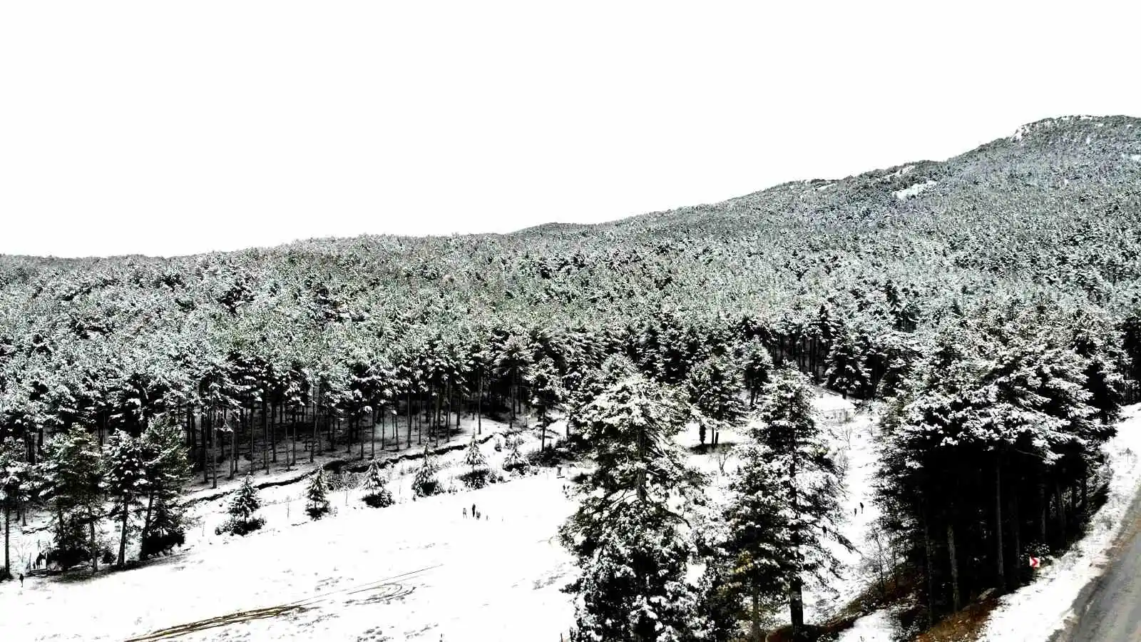 Muğla’da kartpostallık kar manzarası