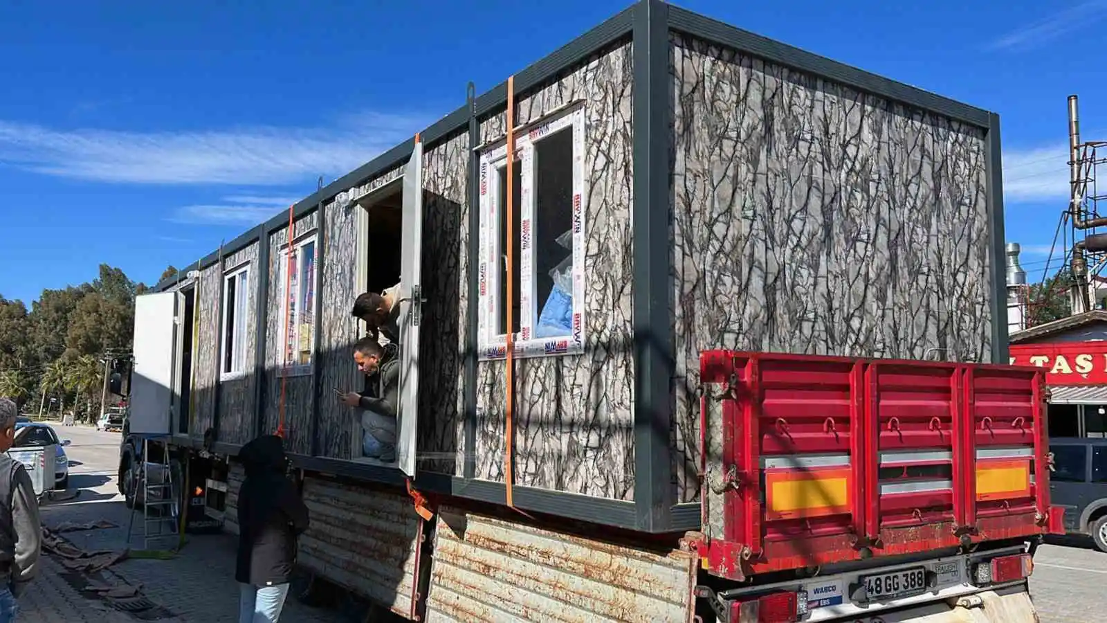 Muğla’dan deprem bölgesine 31 TIR yardım gönderildi