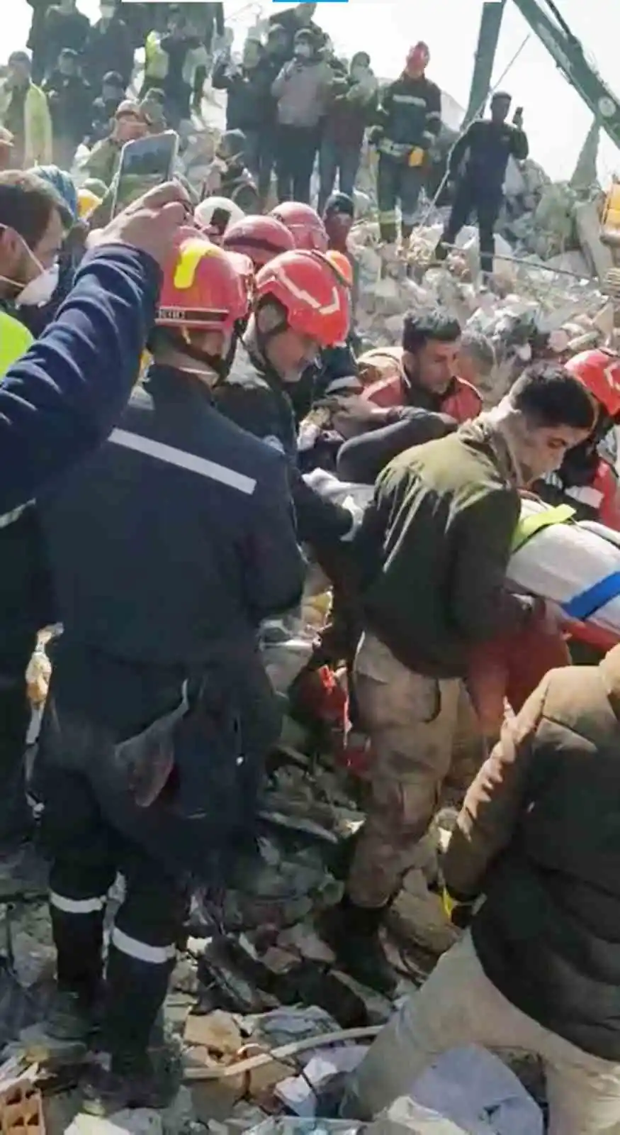 Muğla itfaiyesi Hatay'da 151 saat sonra can kurtardı