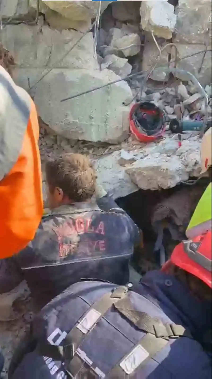 Muğla itfaiyesi Hatay’da 151 saat sonra can kurtardı