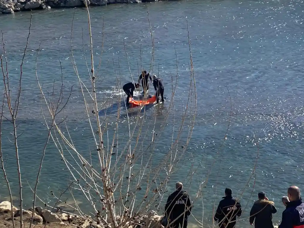 Munzur Çayı'nda bir erkek cesedi bulundu