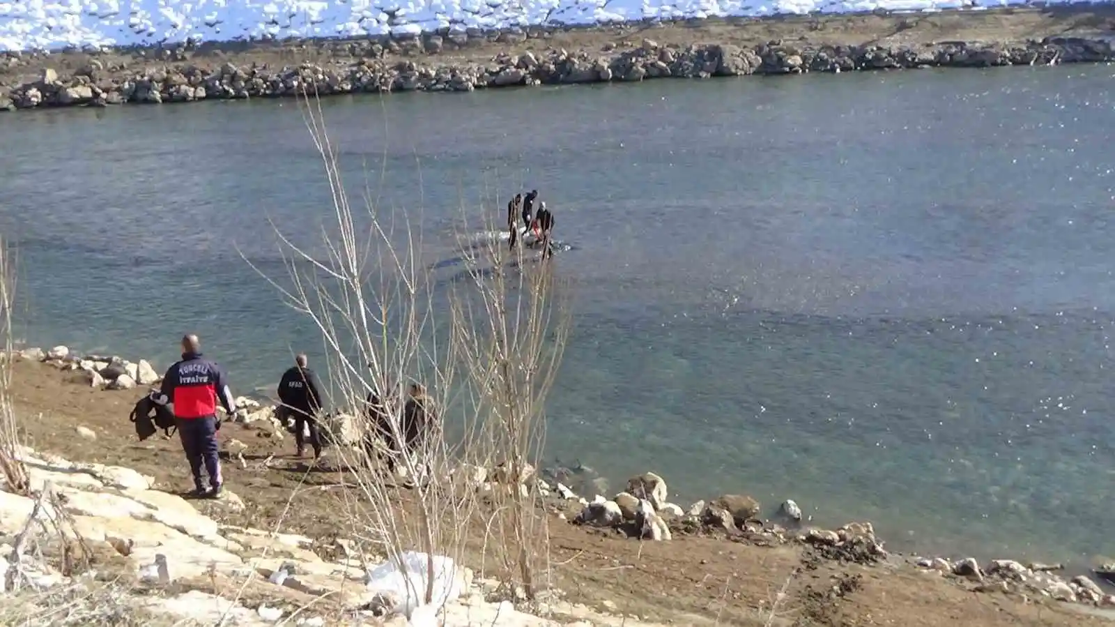 Munzur Çayı’nda bir erkek cesedi bulundu
