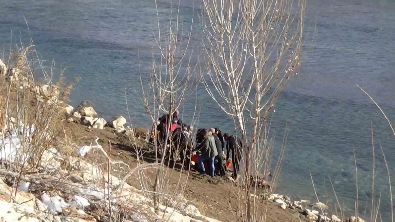 Munzur Çayı’nda bir erkek cesedi bulundu