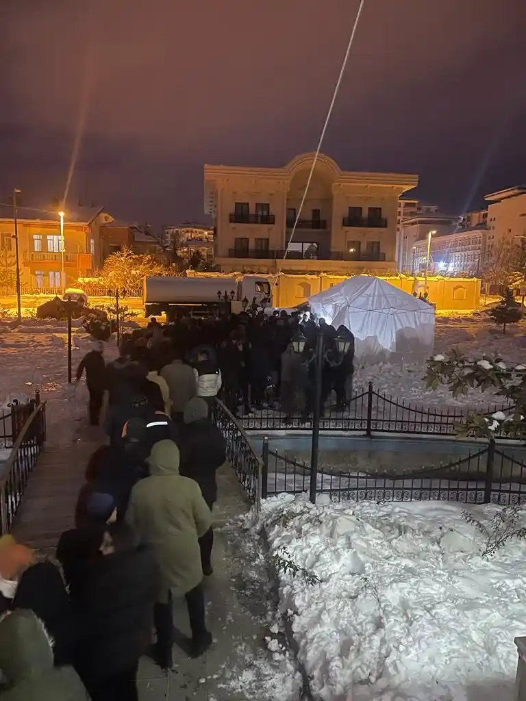 Munzur Üniversitesi Malatya’da mobil mutfak kurdu