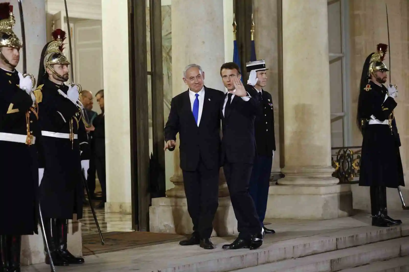 Netanyahu ve Macron, Paris’te bir araya geldi
