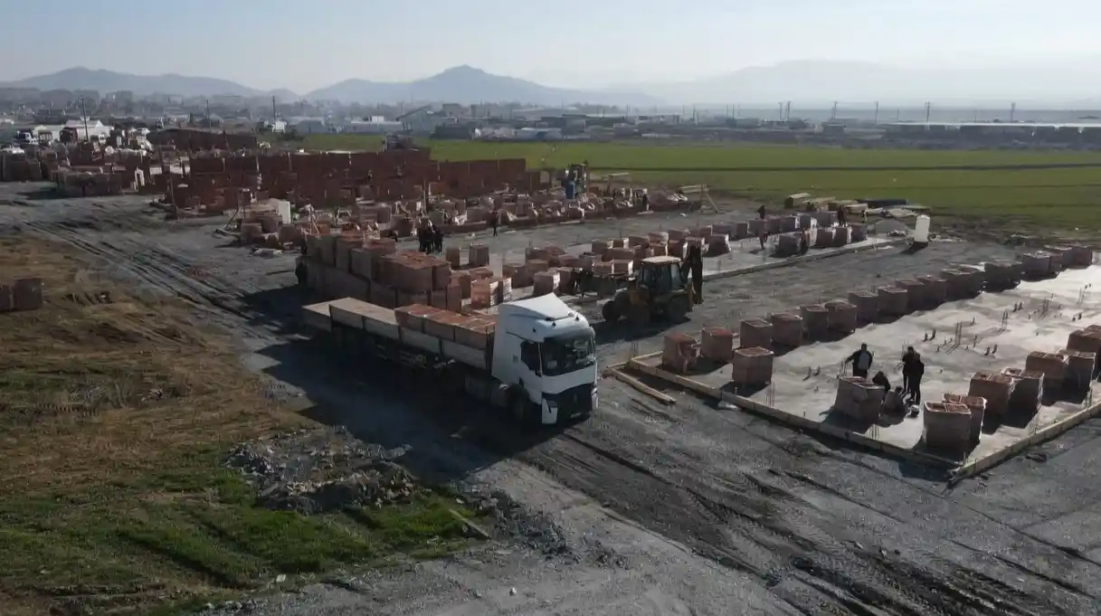 Nurdağı’ndaki depremzedeler geçici sıcak yuvalarına ay sonunda kavuşuyor