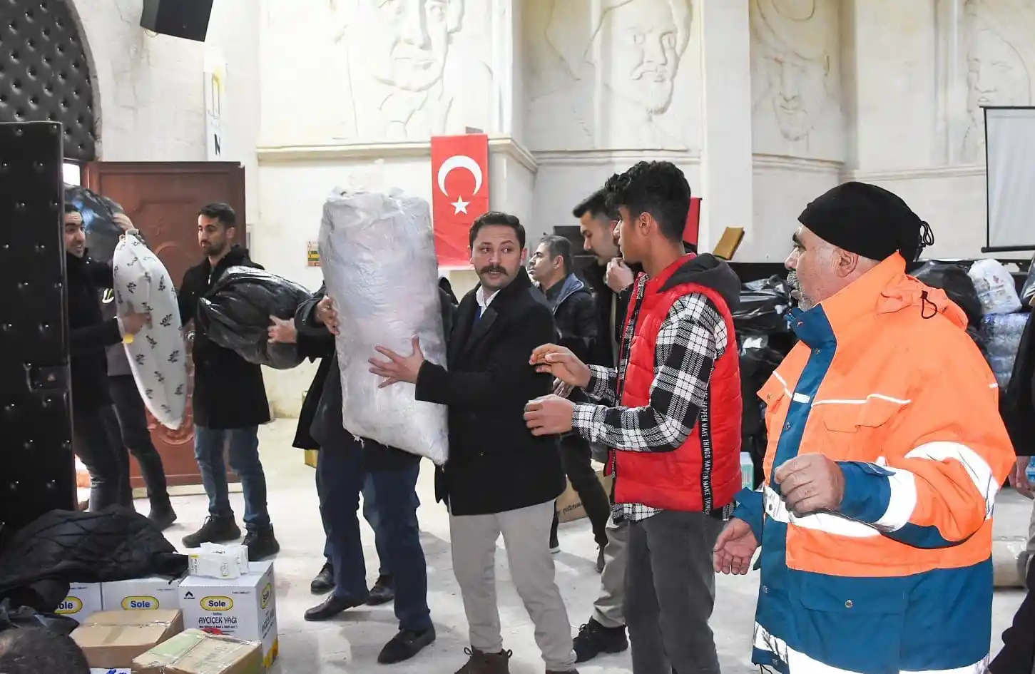 Nusaybin'den 124 tır yardım deprem bölgelerine gönderildi
