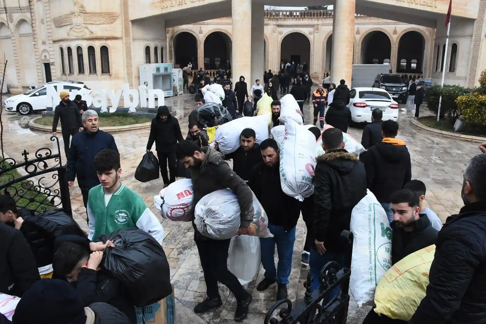 Nusaybin’den 124 tır yardım deprem bölgelerine gönderildi