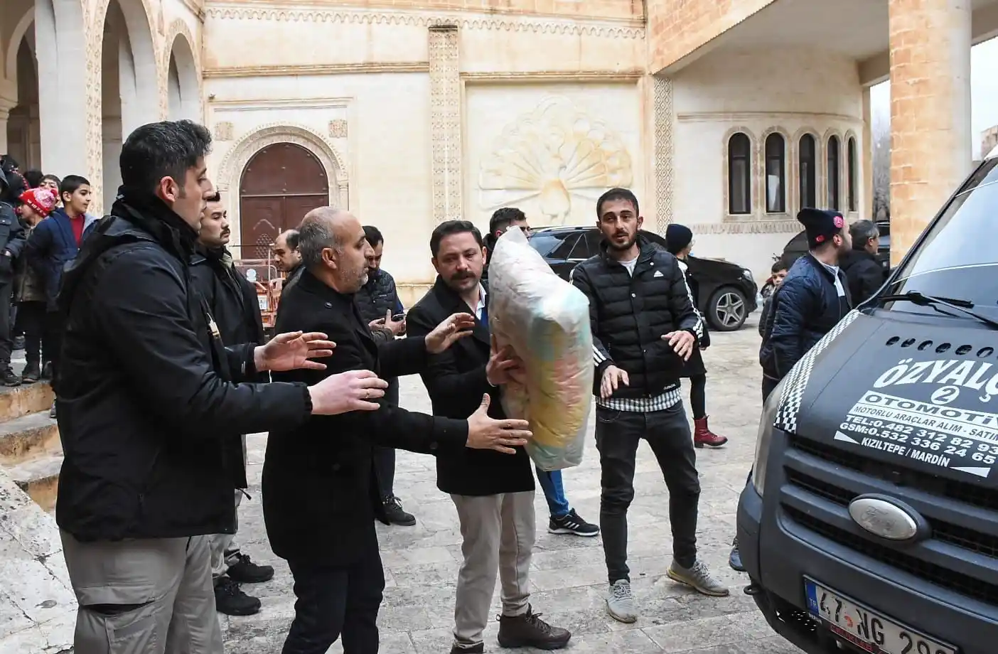 Nusaybin’den 124 tır yardım deprem bölgelerine gönderildi