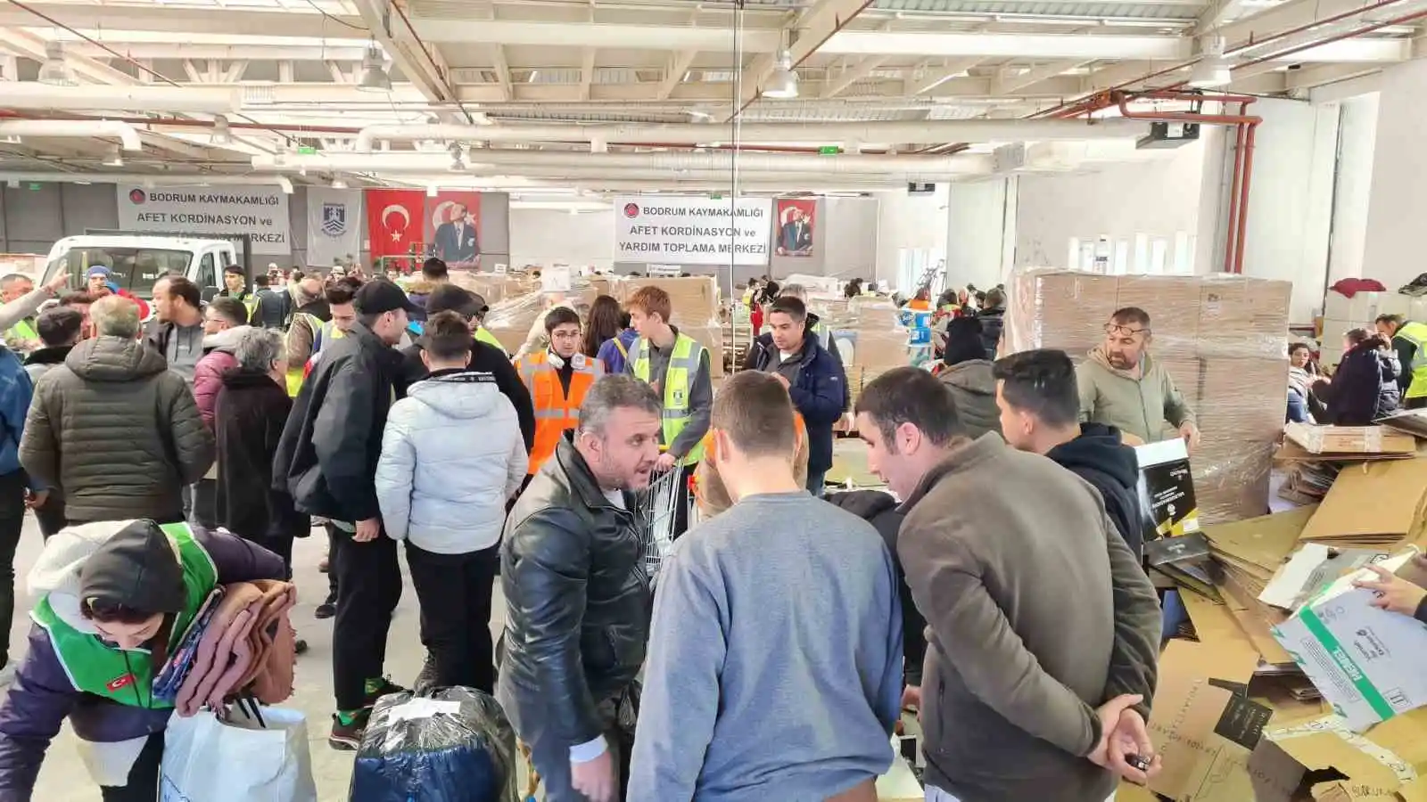 Öğretmenler, depremzedeler için seferber oldu